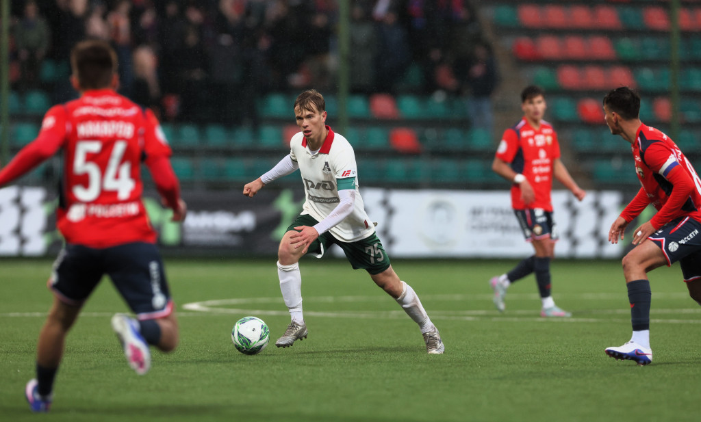 Еремеев ищет партнёра для продолжения атаки.JPG Еремеев ищет партнёра для продолжения атаки.JPG