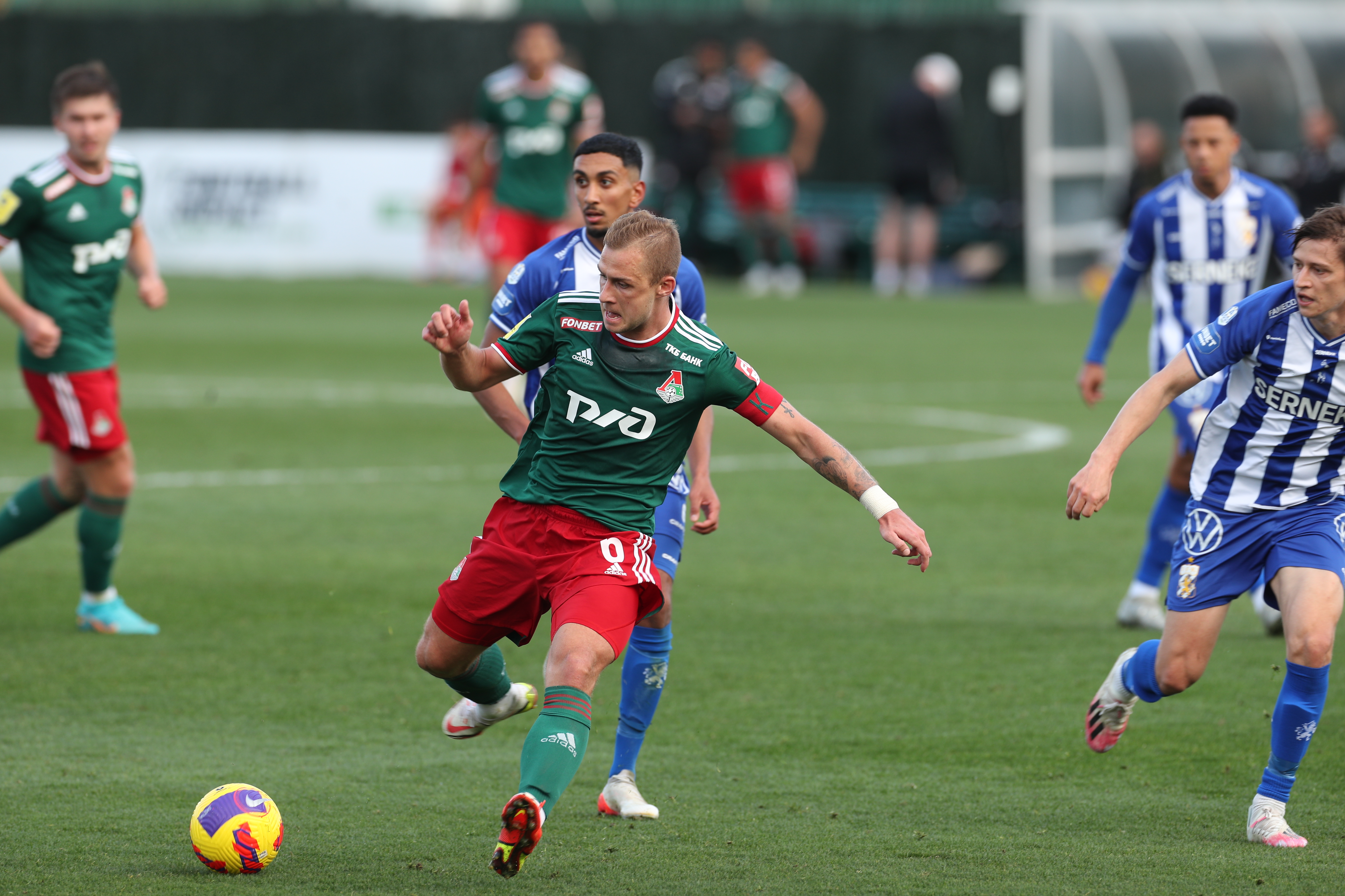 Футбол сегодня товарищеские. Локомотив Бишкек. Марк Мампасси Локомотив. Lokomotiv Park. Локомотив - сб. Беларуси товарищеский матч 2004 год.